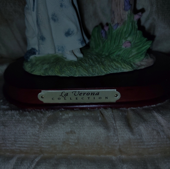 Vintage La Verona Collection Figurine Girl At The Mailbox - Picture 2 of 5